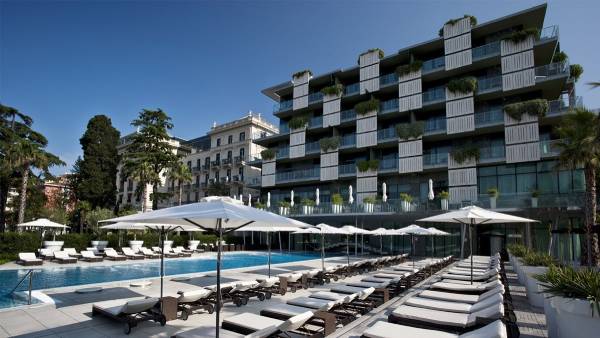slowenien-portoroz-kempinski-palace-portoroz-outdoor-swimming-pool
