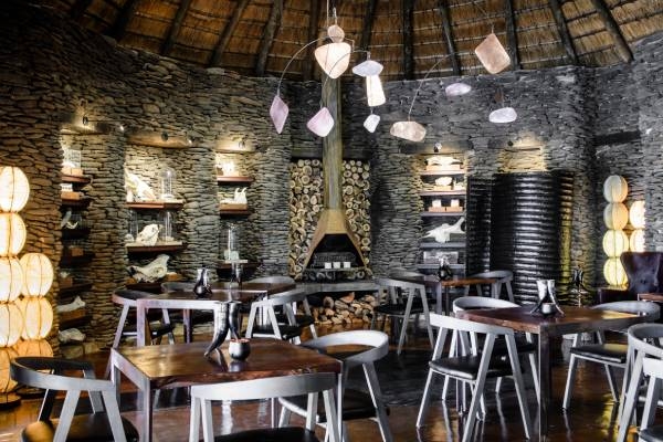 suedafrika-sabi-sand-reservat-singita-boulders-lodge-indoor-dining