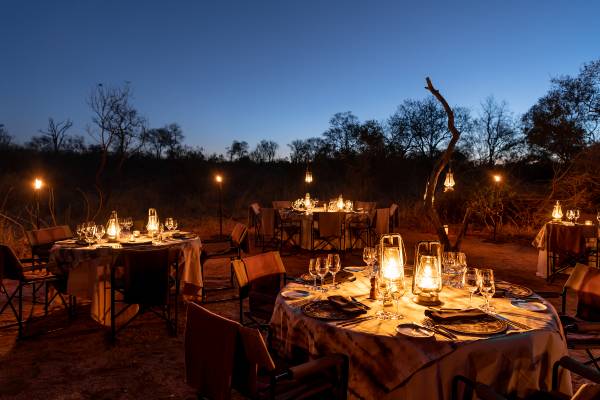 südafrika-sabi-sand-reservat-singita-boulders-lodge-bush-dinner