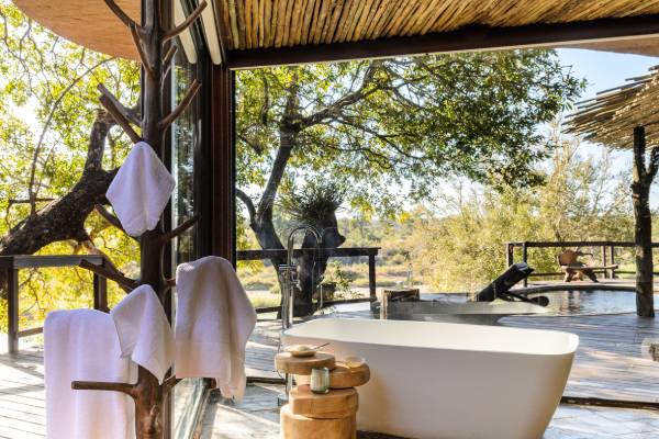 südafrika-sabi-sand-reservat-singita-boulders-lodge-river-suite-bathroom