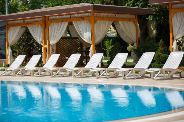 usbekistan-taschkent-lotte-city-hotel-tashkent-palace-pool