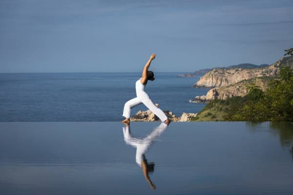 vietnam-amanoi-yoga-at-the-cliff-pool