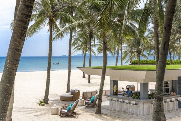 vietnam-hoi-an-four-seasons-the-nam-hai-beach-bar
