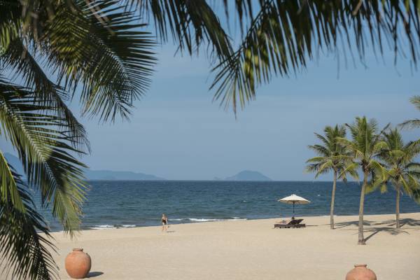 vietnam-hoi-an-four-seasons-the-nam-hai-strand