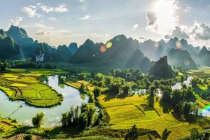 auf einer Vietnam Privatreise ist der Besuch der Trockenen Halong-Bucht ein Höhepunkt